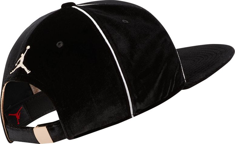 Jordan Facey Script Кепка Jordan JORDAN PRO CAP REMASTER SCRIPT черный купить в Intersport ...