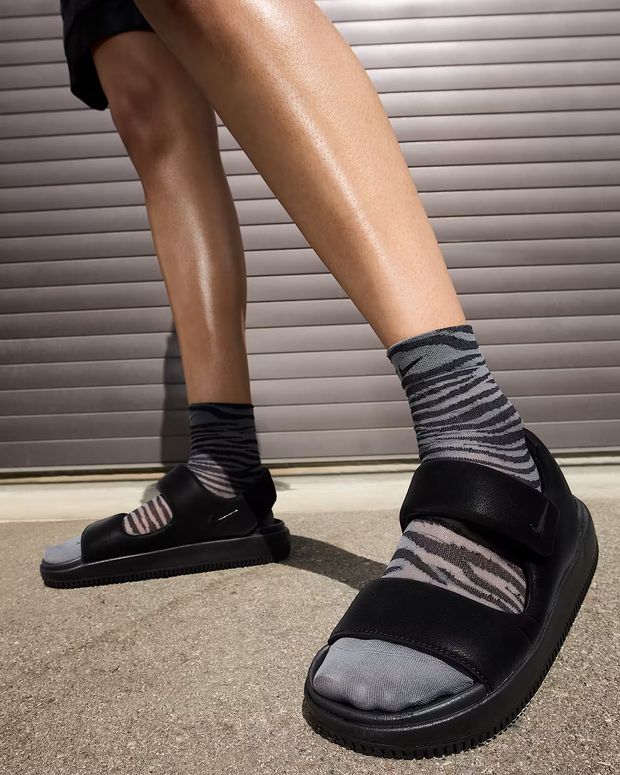 Шлепанцы Nike FJ6043-001 женские - 9