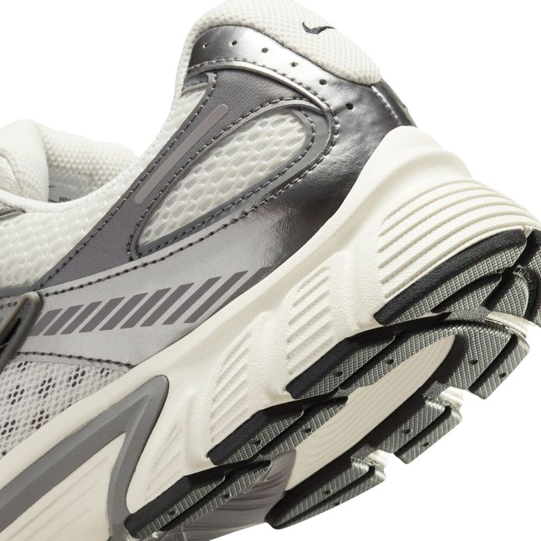 Кросівки Nike NIKE V5 RNR чоловічі - 11