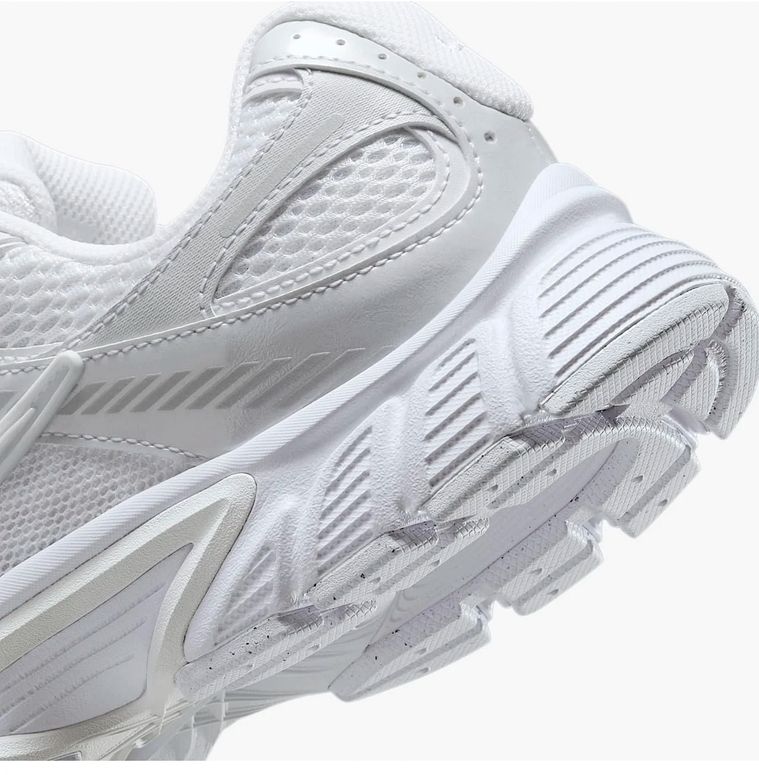 Кросівки Nike NIKE V5 RNR жіночі - 3