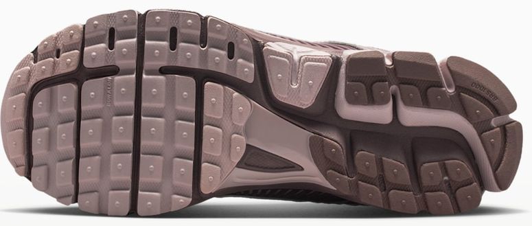 Кроссовки Nike NIKE ZOOM VOMERO 5 женские - 7
