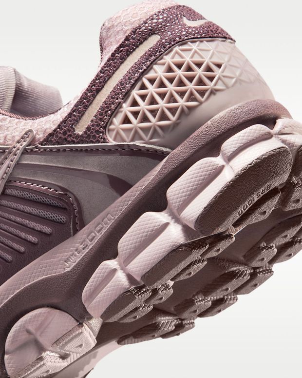 Кроссовки Nike NIKE ZOOM VOMERO 5 женские - 8