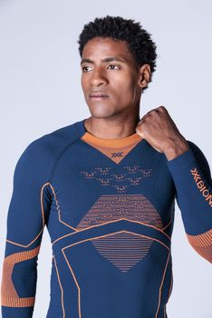 Термофутболка X-Bionic X-BIONIC® ENERGY ACCUMULATOR LIGHT SHIRT LS MEN мужская - 3