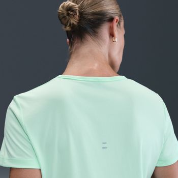 Футболка Nike W NK TEMPO SWSH HBR DF SS TOP жіноча - 11