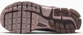 Кроссовки Nike NIKE ZOOM VOMERO 5 женские - 7